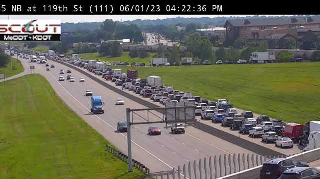 Multiple crashes on I-35 southbound impacting traffic near Olathe - Vimarsana News