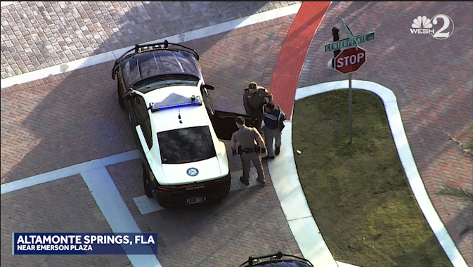 Video shows 5 suspects in foot chase during rush hour on I-4 in Central Florida