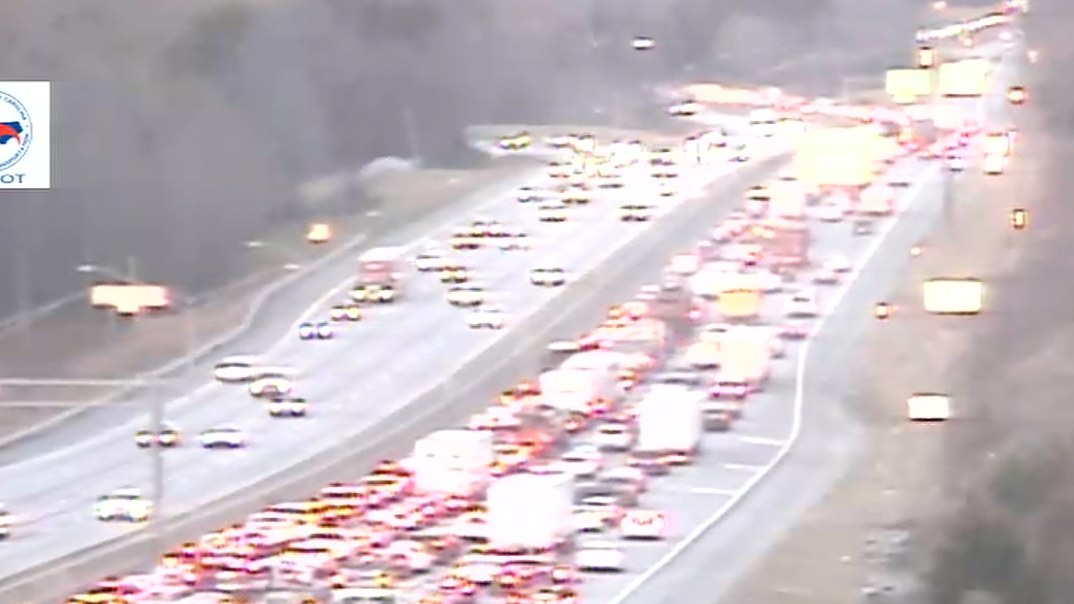 Crash shuts down lanes on on I-40 West near Sandy Ridge Road