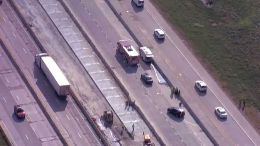 Pesticide spills after multi-vehicle crash on I-435 in Overland Park