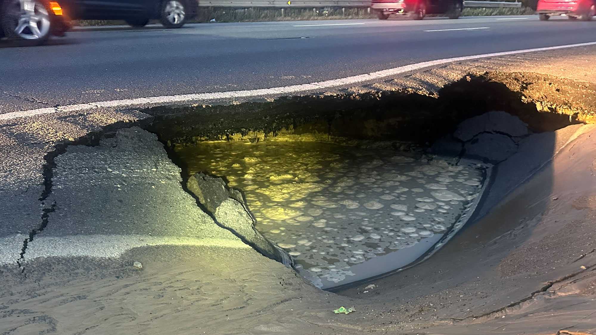 Sinkhole's impact on I-495 traffic expected through Tuesday