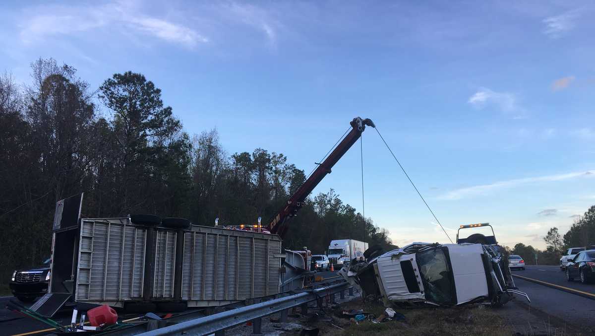 Crash involving horse trailer causes backup in Marion County