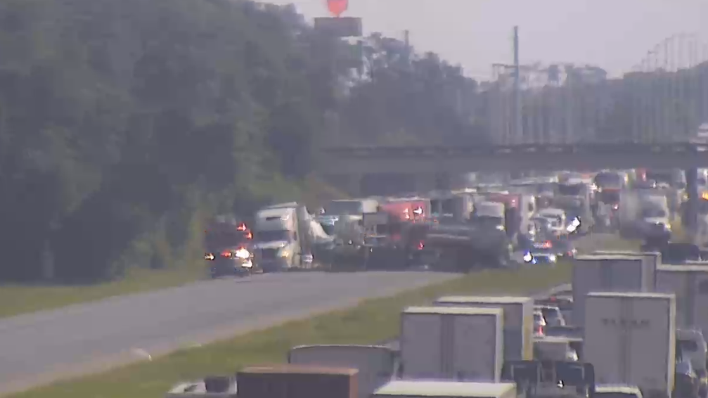 Injury crash involving 2 tractor-trailers shuts down I-75 lanes in ...
