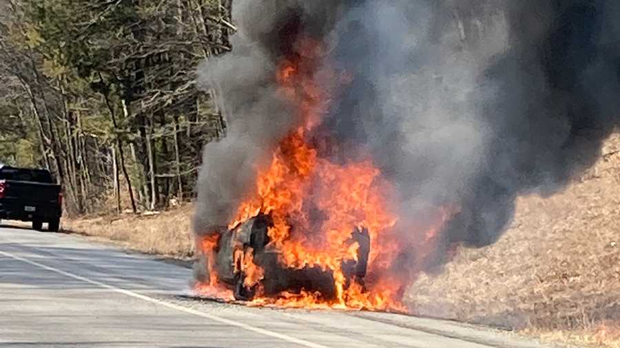 I-89 North shut down in Hopkinton NH because of vehicle fire