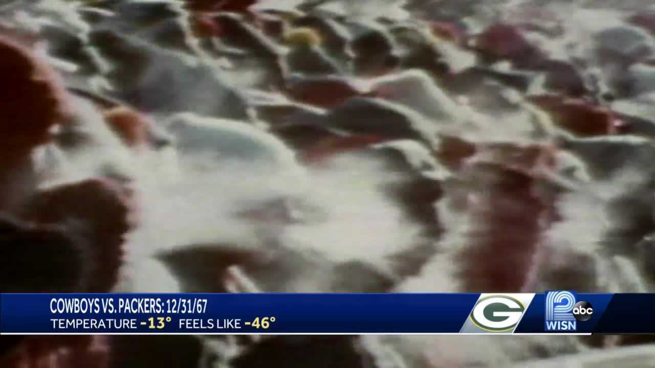 November 13, 2022: a Green Bay Packer fan, Frozen Tundra, during the NFL  football game between the Dallas Cowboys and the Green Bay Packers in Green  Bay, Wisconsin. Darren Lee/CSM/Sipa USA(Credit Image: ©