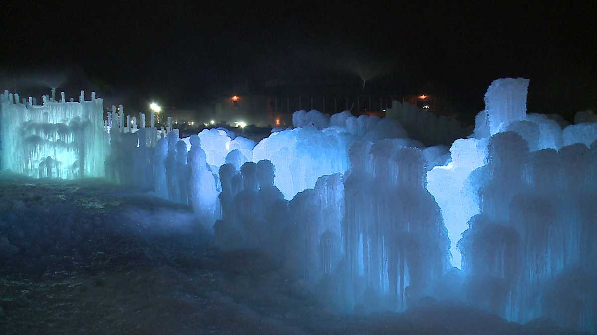 Photos Behind the scenes of the Lake Geneva Ice Castles