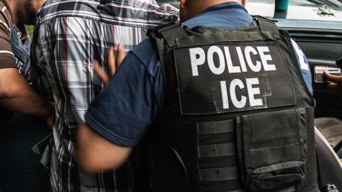 Volunteers prepare to protect immigrants from ICE raids