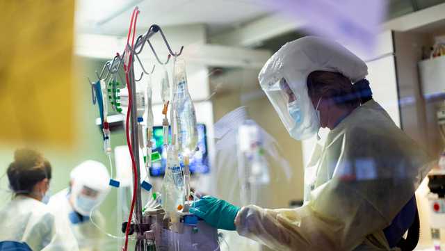 Hospitalization rates are declining, but 8 states still have fewer than 15% of ICU beds available - Vimarsana News