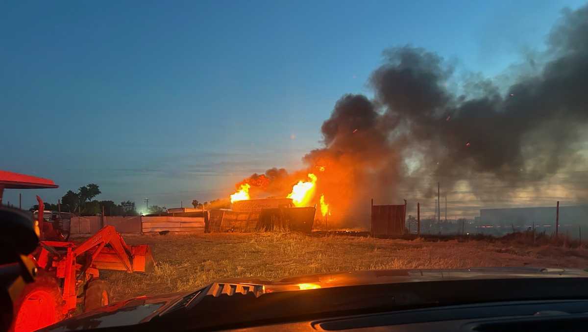 Crews battle multi-vehicle fire in Sacramento County