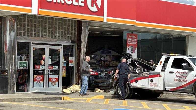 Driver charged with DUI after crashing into gas station in northern Kentucky
