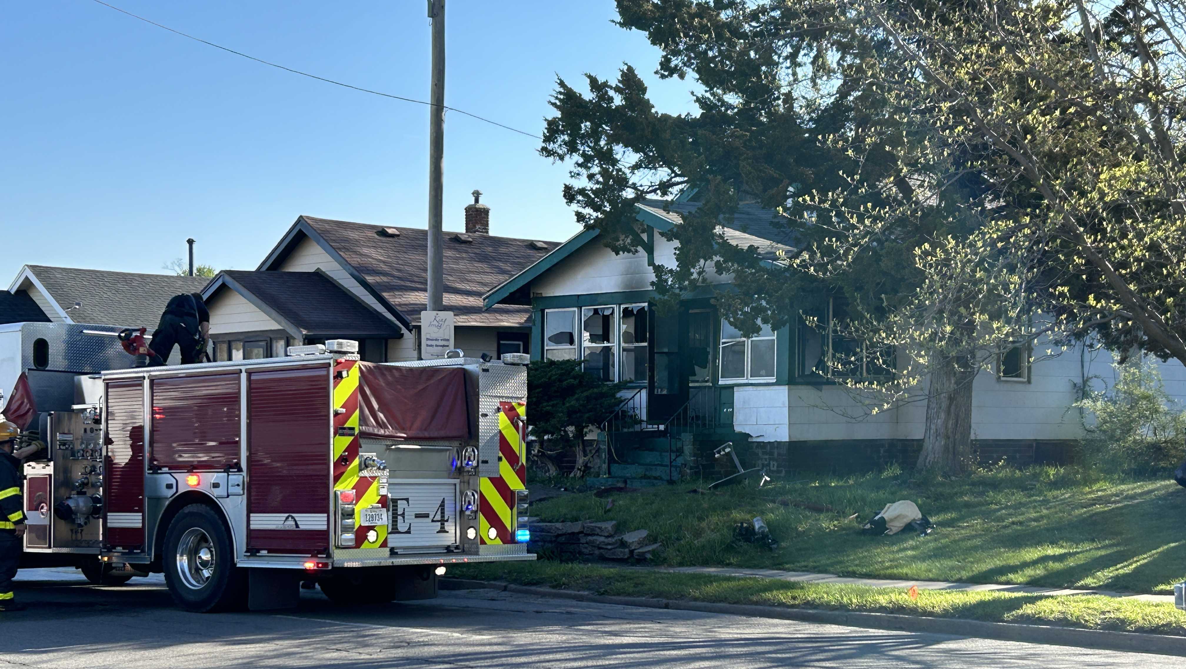 Des Moines crews respond to house fire - Vimarsana News