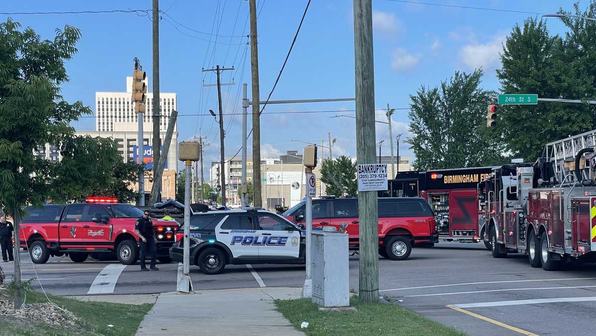 Emergency crews remove 3 trapped people in deadly Birmingham crash