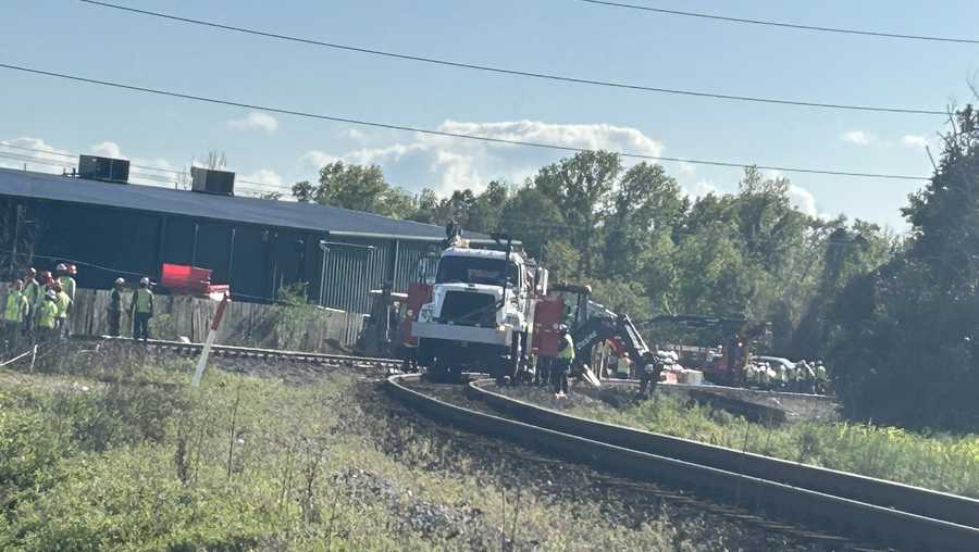 train derails in kenner, police say