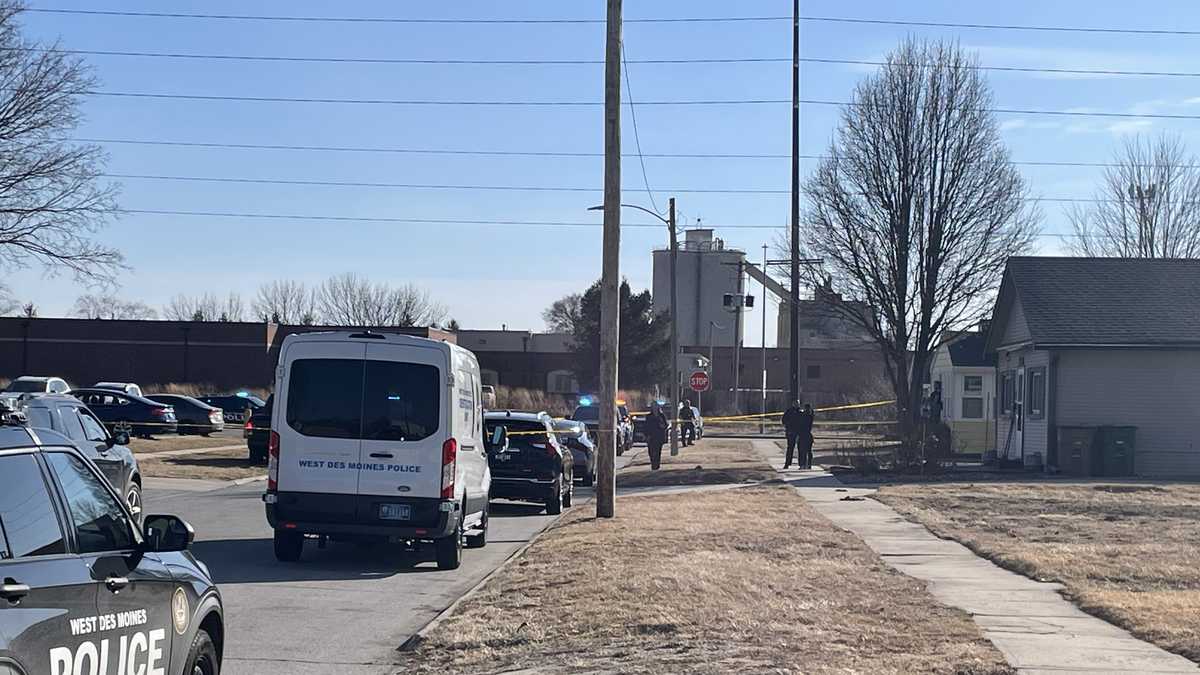 Person hospitalized after shooting in West Des Moines, police investigating