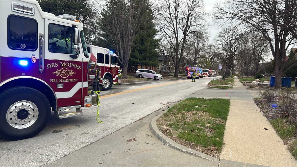 Des Moines fire crews respond to commercial structure fire
