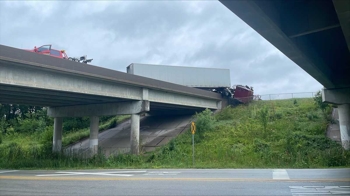 Iowa traffic: Highway 65 near Altoona blocked by semi-truck crash – KCCI Des Moines