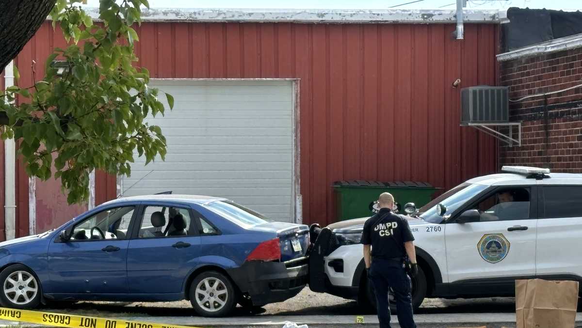 Two Des Moines police officers shot, suspect dead on east side - KCCI