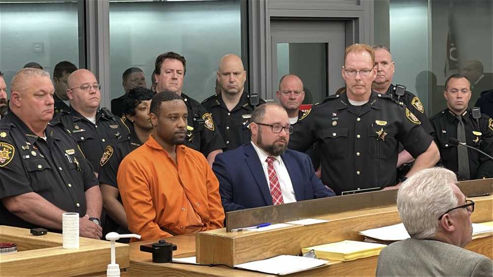 PHOTOS: Officers pack courtroom at arraignment of man accused of ...