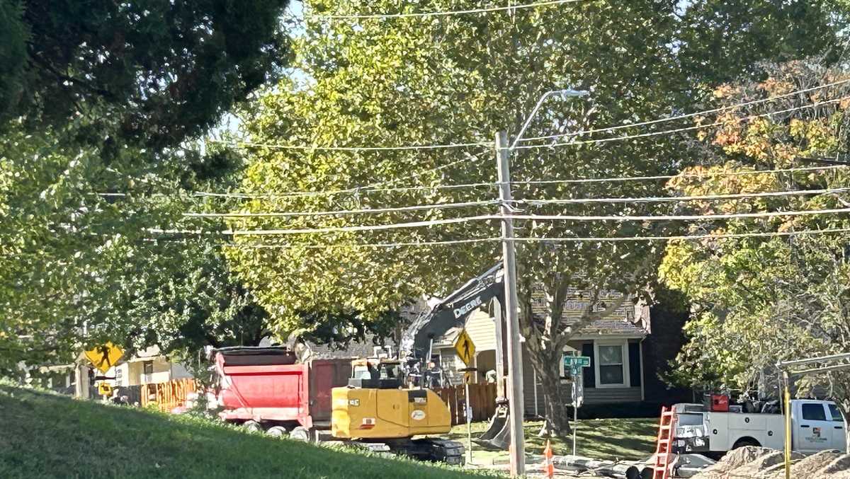 A gas leak in Kansas City forces the evacuation of Academie Lafayette homes