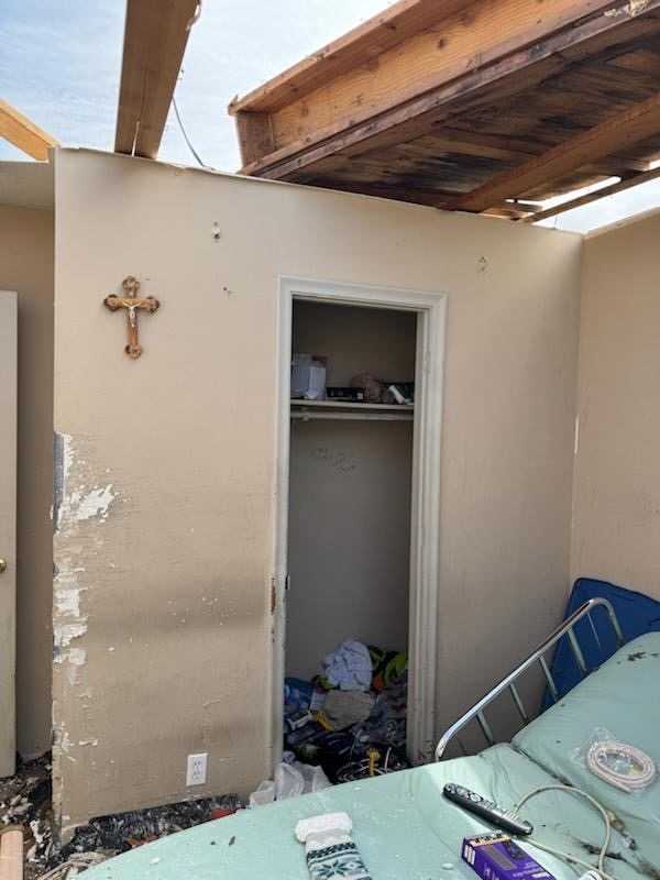 elkhorn&#x20;tornado&#x20;bedroom