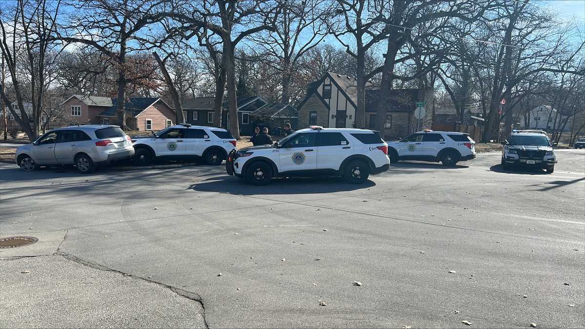 Des Moines police take driver into custody after high-speed chase - KCCI