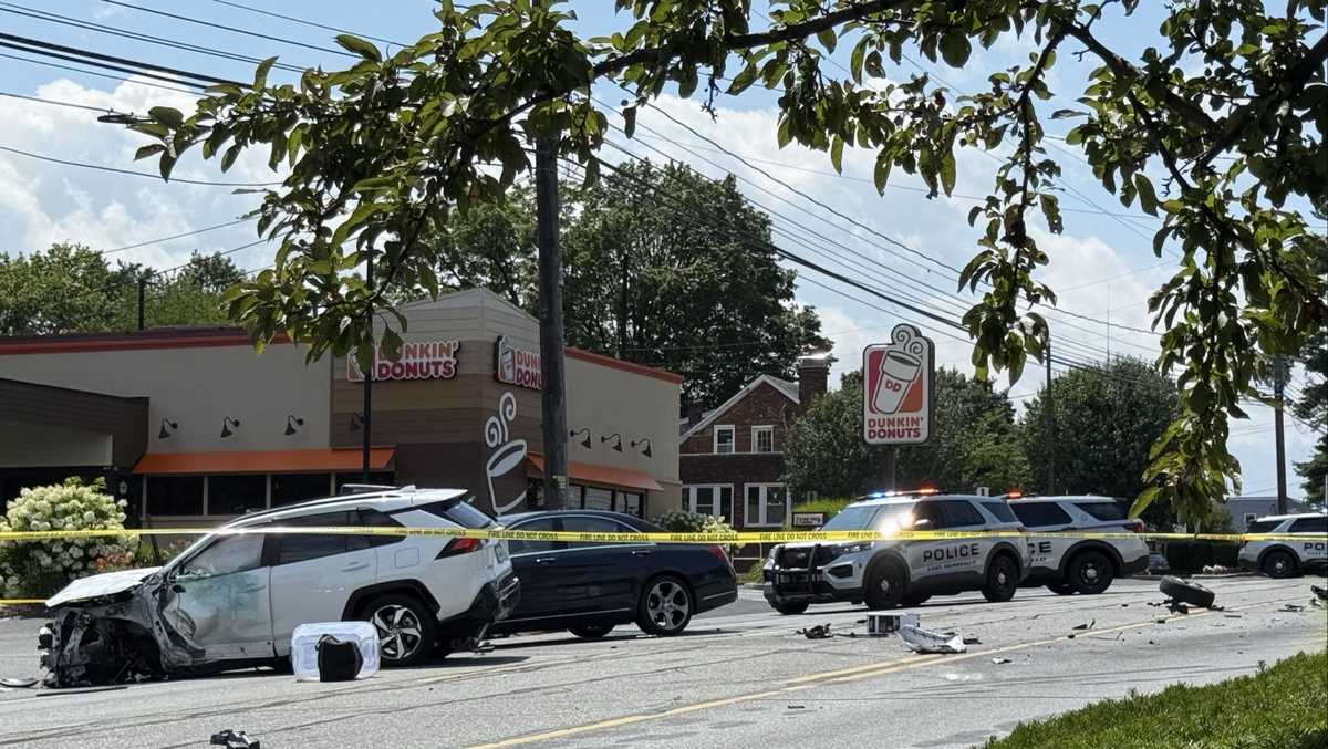 Multi-vehicle crash shuts down road in Lancaster County