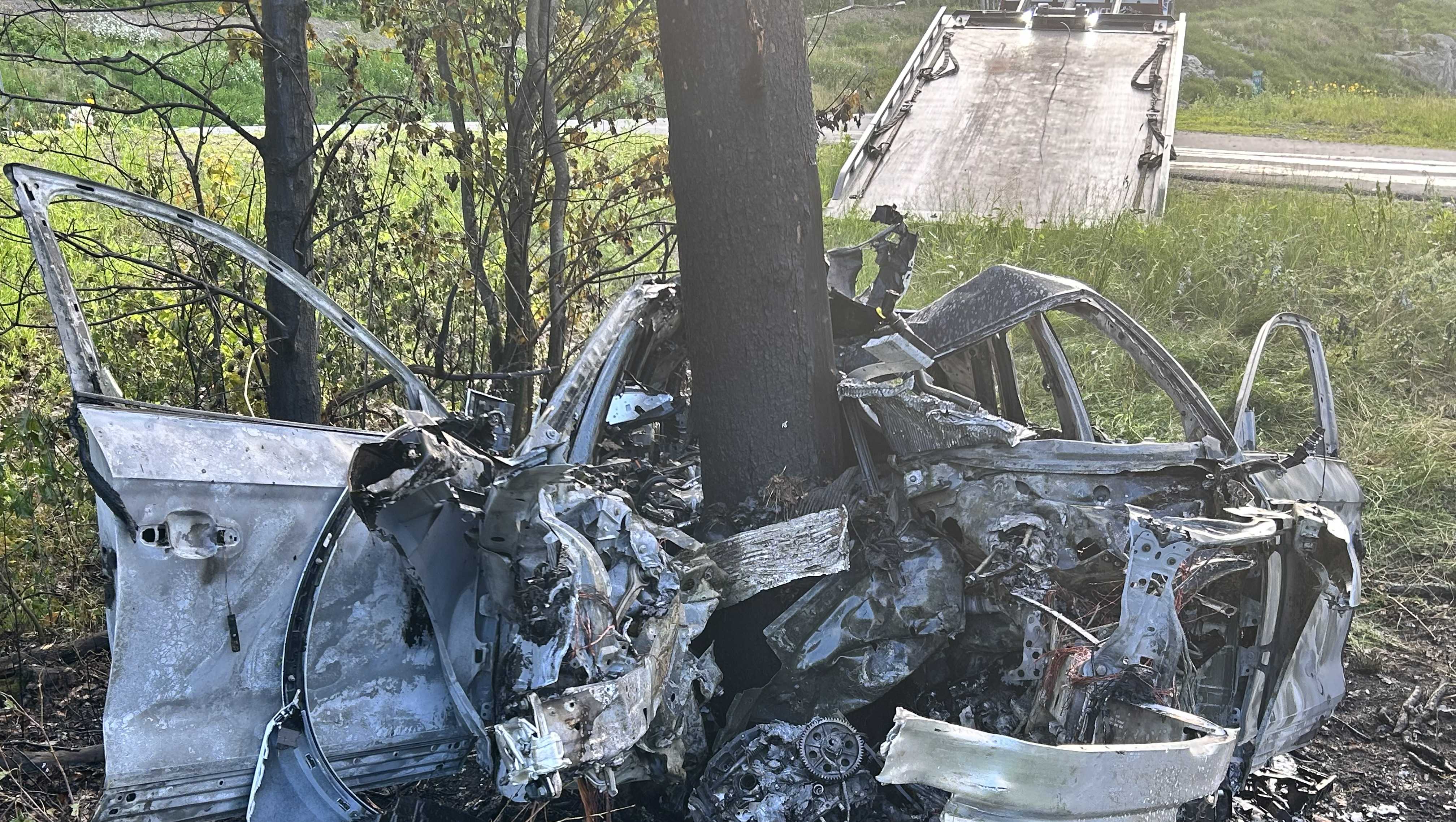 Woman rescued on I-93 before car becomes fully engulfed in flames - Vimarsana News