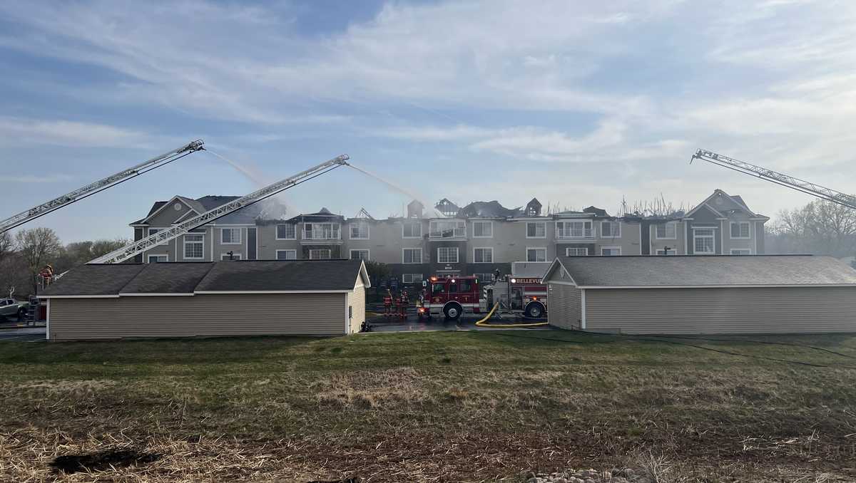 Bellevue fire crews battle large fire at apartment complex - KETV