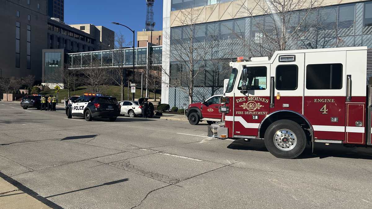 Driver arrested after leading high-speed chase into Des Moines