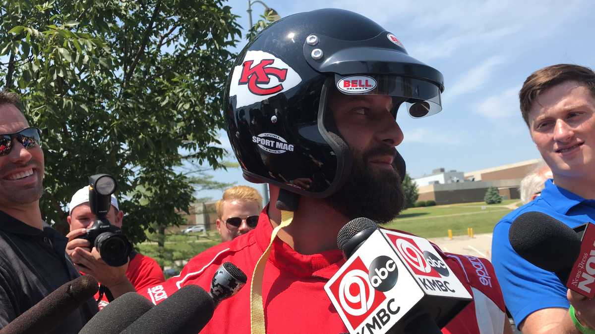 Former Chiefs fullback Anthony Sherman joins fight against human  trafficking with HSI Kansas City