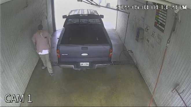 The&#x20;U.S.&#x20;Marshals&#x20;released&#x20;photos&#x20;Monday&#x20;of&#x20;a&#x20;man&#x20;they&#x20;suspect&#x20;is&#x20;Casey&#x20;White&#x20;after&#x20;a&#x20;2006&#x20;Ford&#x20;F-150&#x20;was&#x20;found&#x20;abandoned&#x20;May&#x20;3&#x20;at&#x20;an&#x20;Evansville,&#x20;Indiana&#x20;car&#x20;wash.