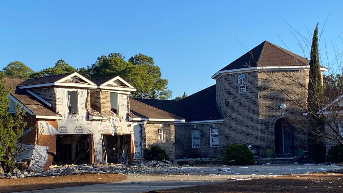 Fire crews investigate neighborhood explosion