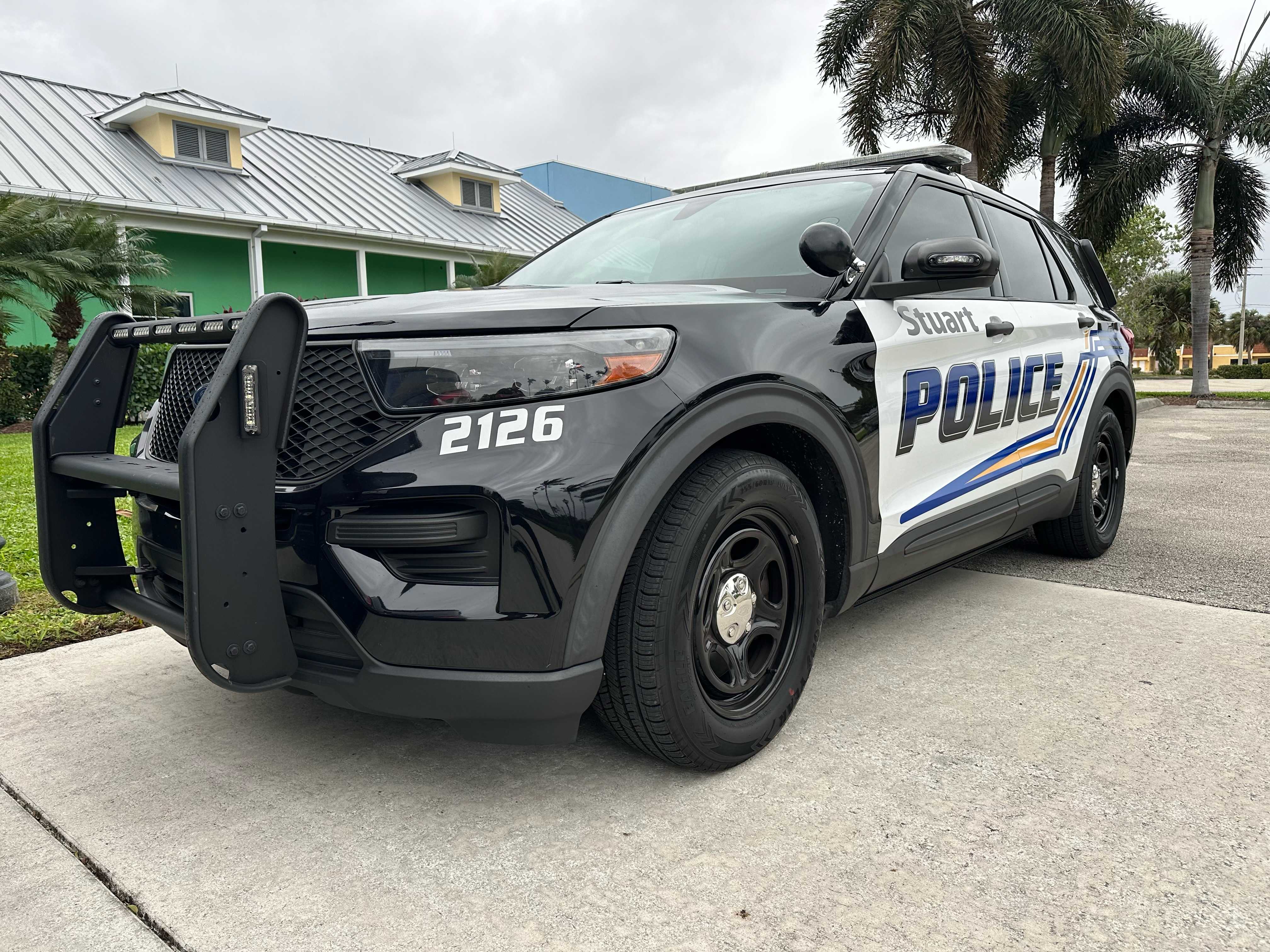 Technician killed after vehicle falls off lift at Stuart auto shop