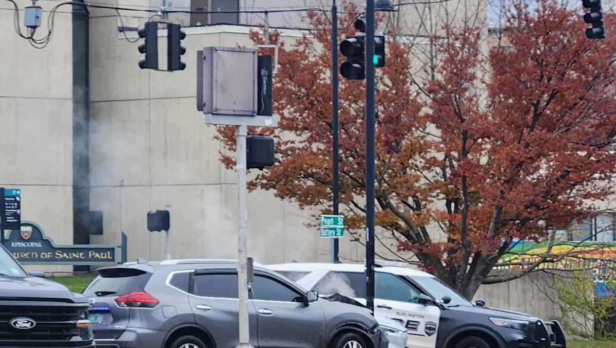 Burlington man injures officer after crashing car into pole downtown