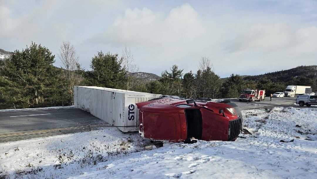 Tractor-trailer crash closes Interstate 87 in Essex County, New York