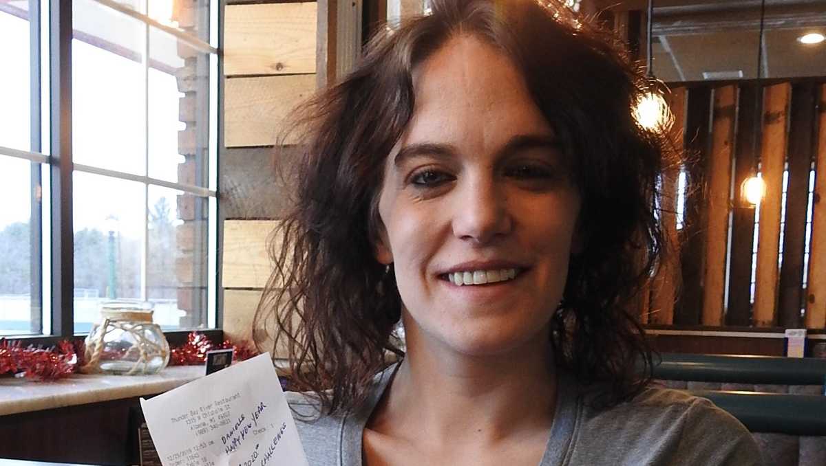 Single Waitress Single mom waitress gets new year tip of $2,020