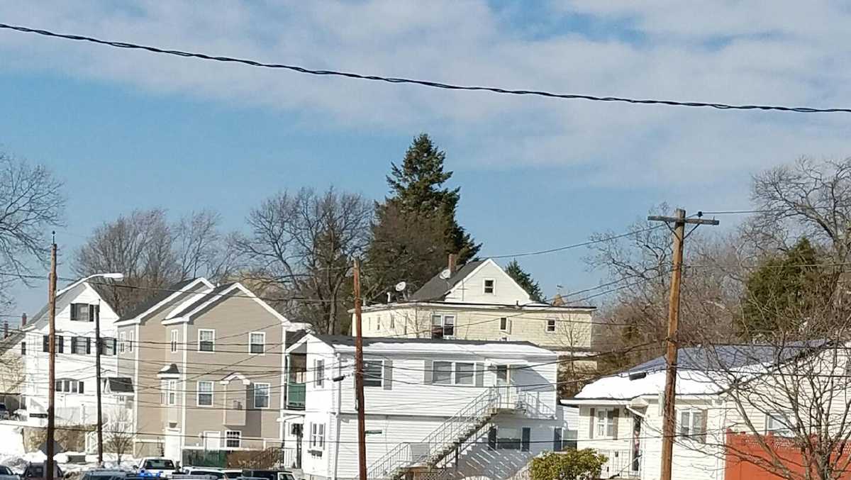 Man wanted on parole violation leads troopers on chase, police say