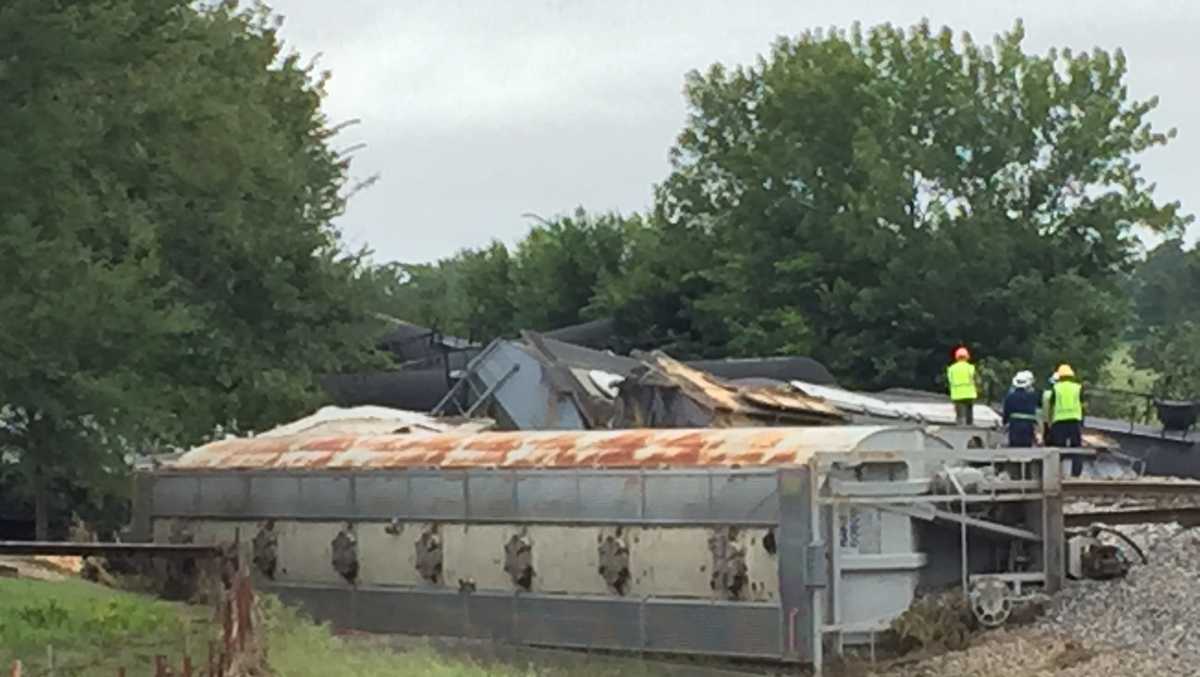Crew cleans up after train derailment in Oklahoma