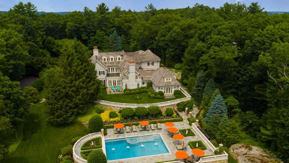Exquisite 15.9M mansion on market in Weston