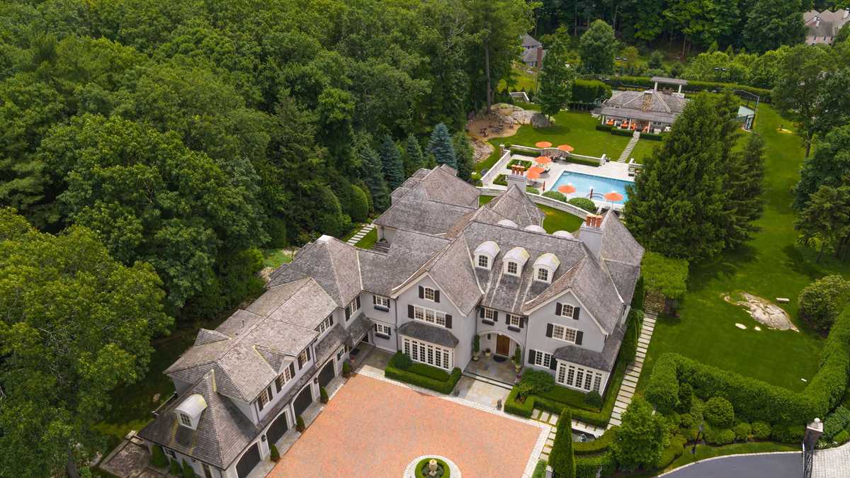 Exquisite 15.9M mansion on market in Weston