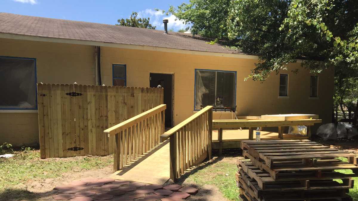 Local home improvement store gives TLC to Bluffton Community Center