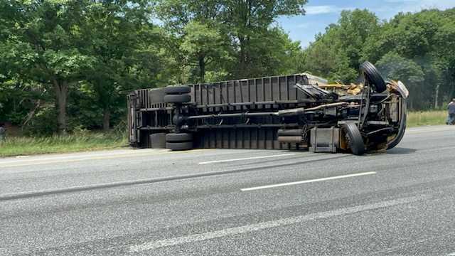 Overturned box truck causes major delays on I-95