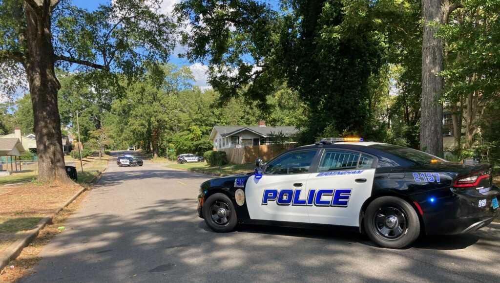 Birmingham police investigating shooting in the East Lake area - WVTM