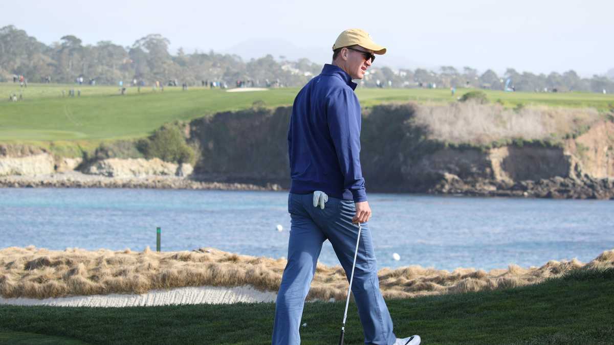 Celebrities swing into round 3 of AT&T Pebble Beach ProAm