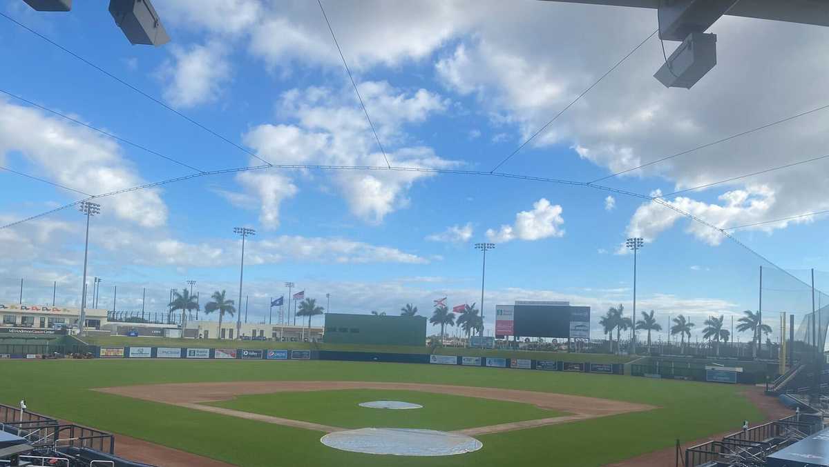 Marlins pitchers and catchers report to Jupiter for Spring Training