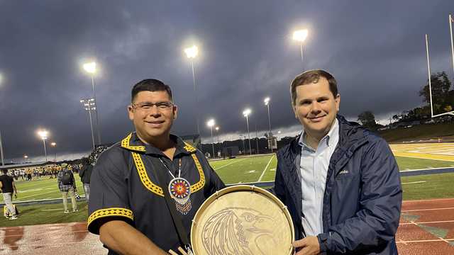 Mississippi College unvails new logo and raises Choctaw National flag over stadium during homecoming game - Vimarsana News