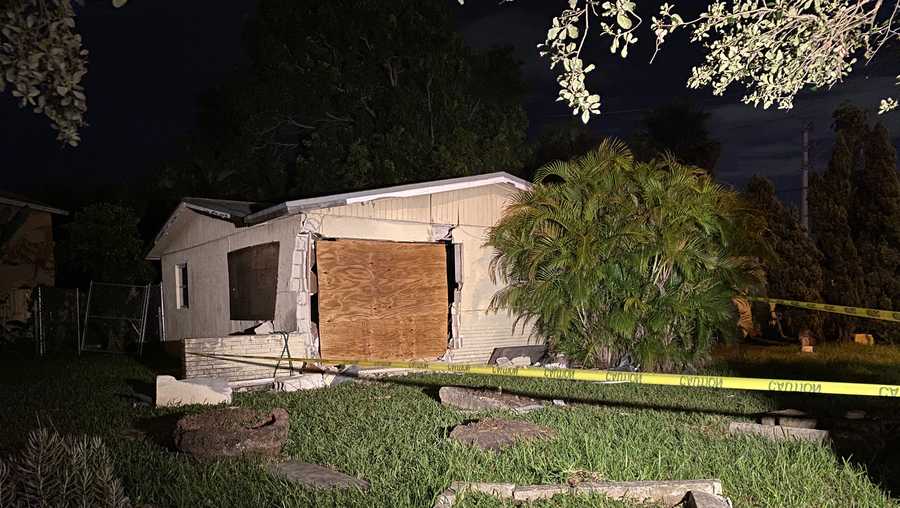 FedEx truck smashes in West Palm Beach home