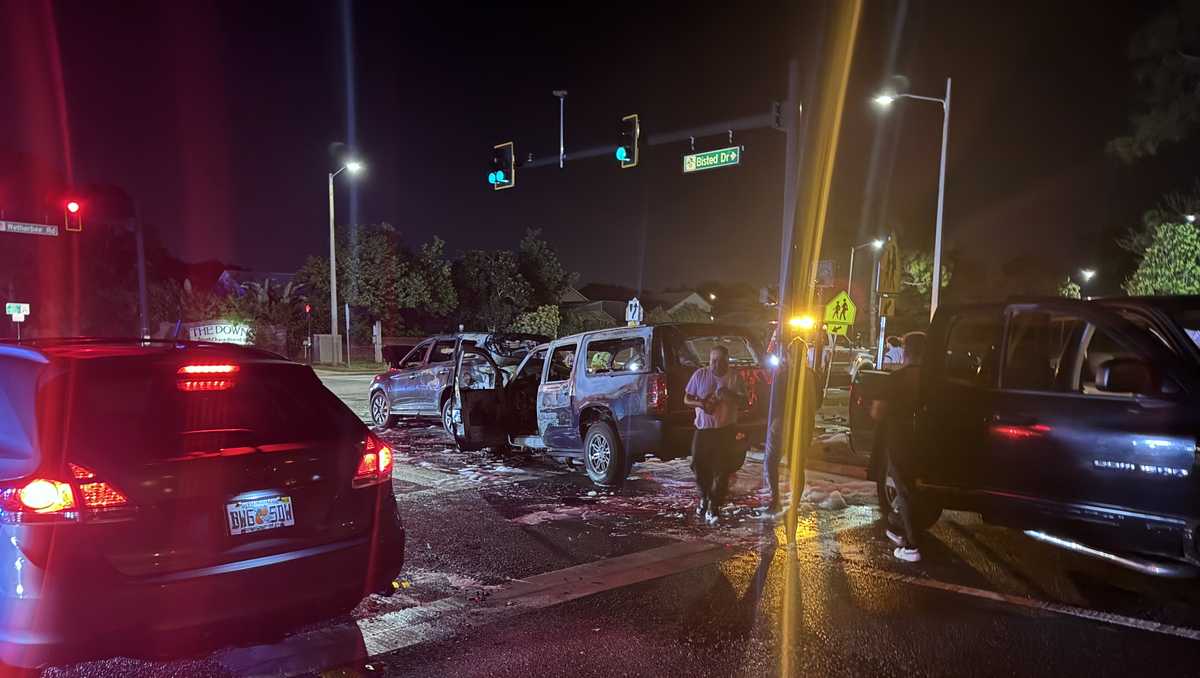 Fiery Orlando crash sends 4 people to hospital