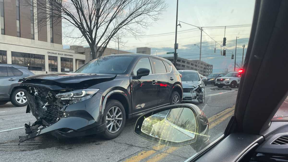 Crash reportedly blocking traffic on Martin Luther King Drive East