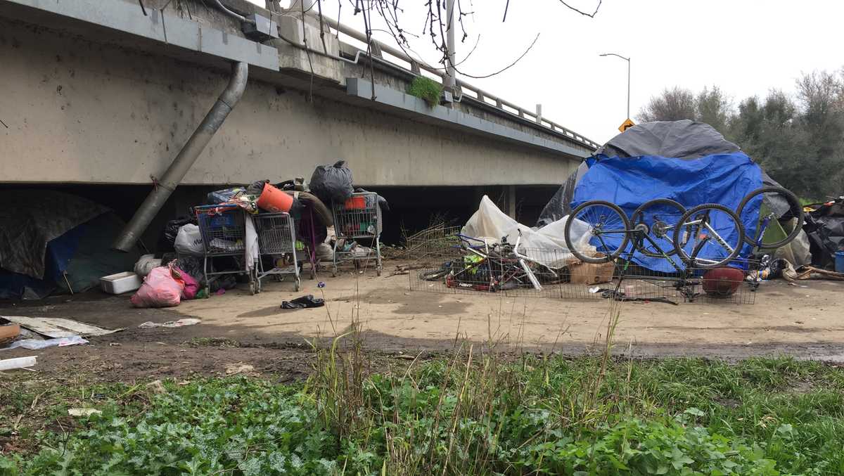Sacramento's homeless forced to leave Discovery Park move to levee